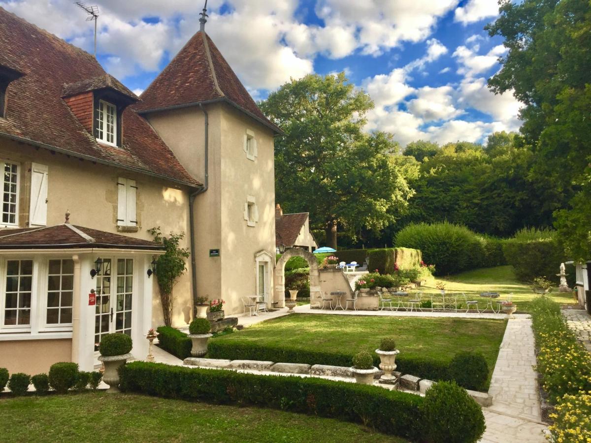 Le Petit Chateau De Sainte Colombe Bouges-le-Chateau Exterior photo