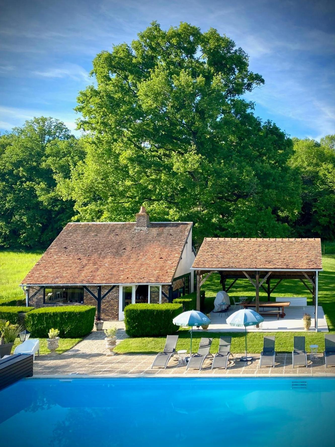 Le Petit Chateau De Sainte Colombe Bouges-le-Chateau Exterior photo